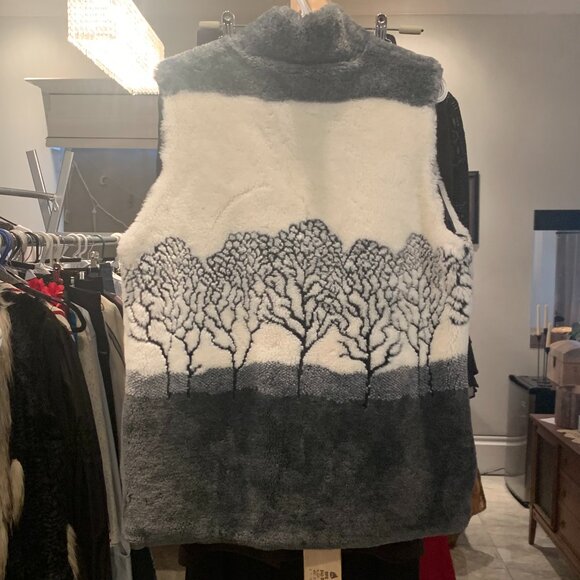 Not Fur Real by Duffel Size L Faux Fur Zip Up Vest - Picture 2 of 2